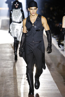 Moschino FALL 2018 MENSWEAR Milan MFW коллекция Moschino осень 2018 мужская неделя моды в Милане Mainstyles